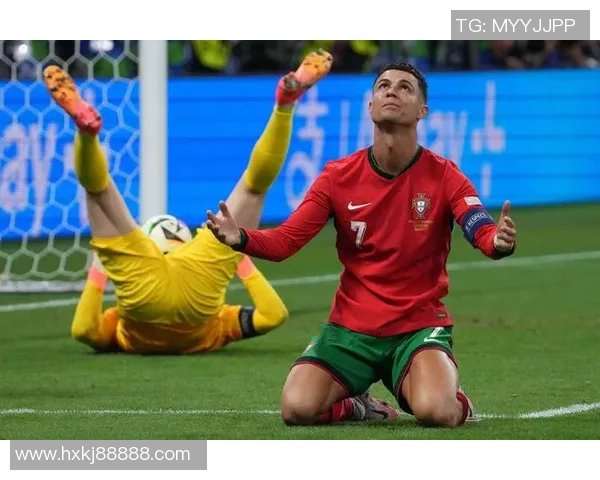 C罗足球卡片落厂物料解析及其背后的生产流程揭秘